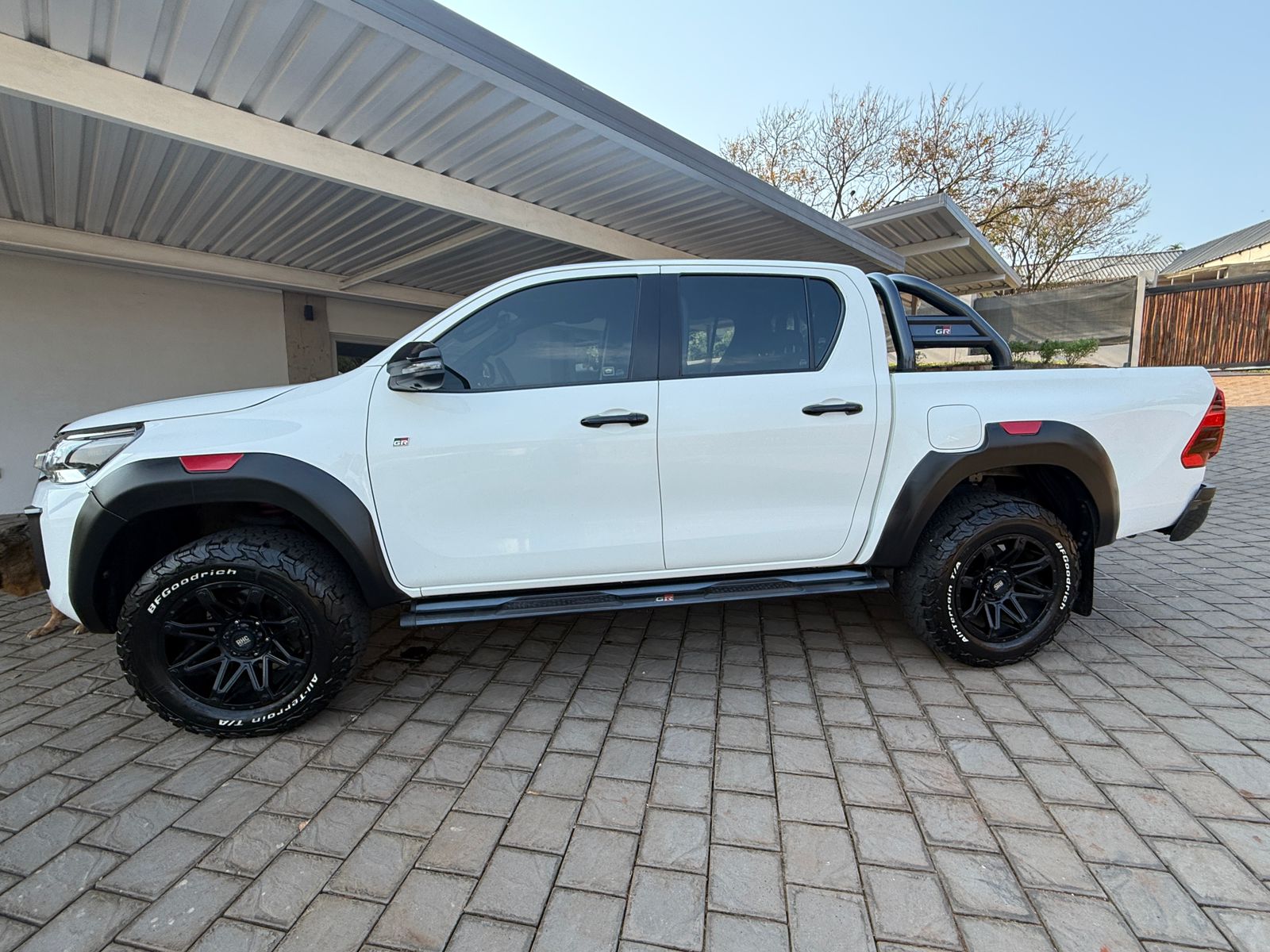 TOYOTA Hilux